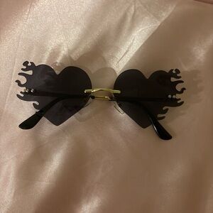 Heart-Shaped with Fire Black Sunglasses